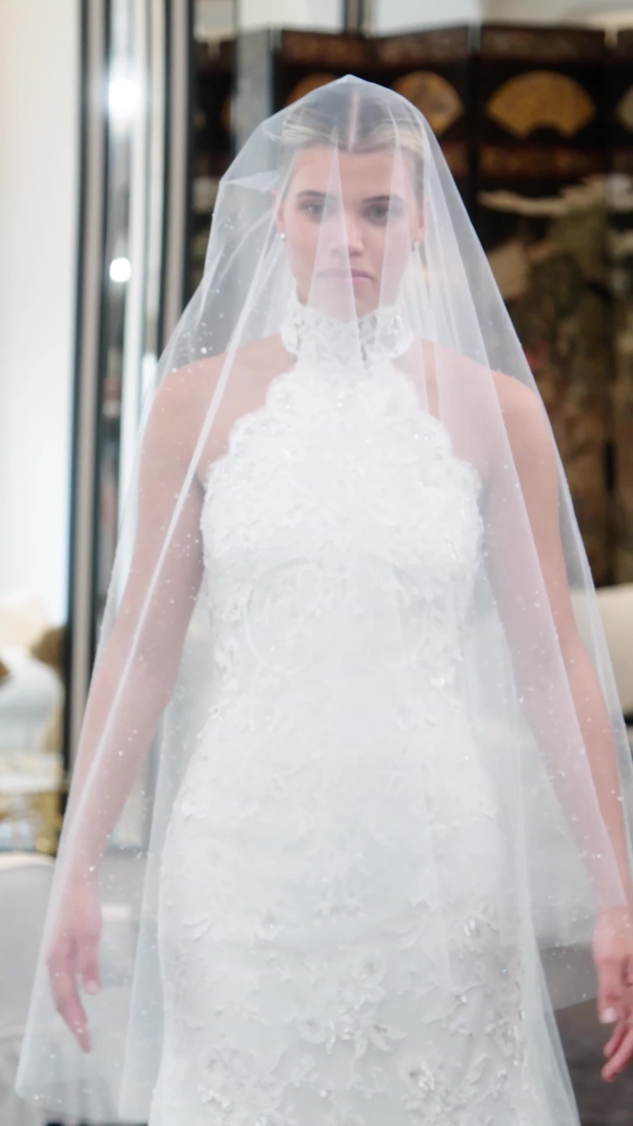 Hilary Duff Wears an Elegant Jenny Packham Design to Wed Matthew Koma at  Home in L.A. | Vogue