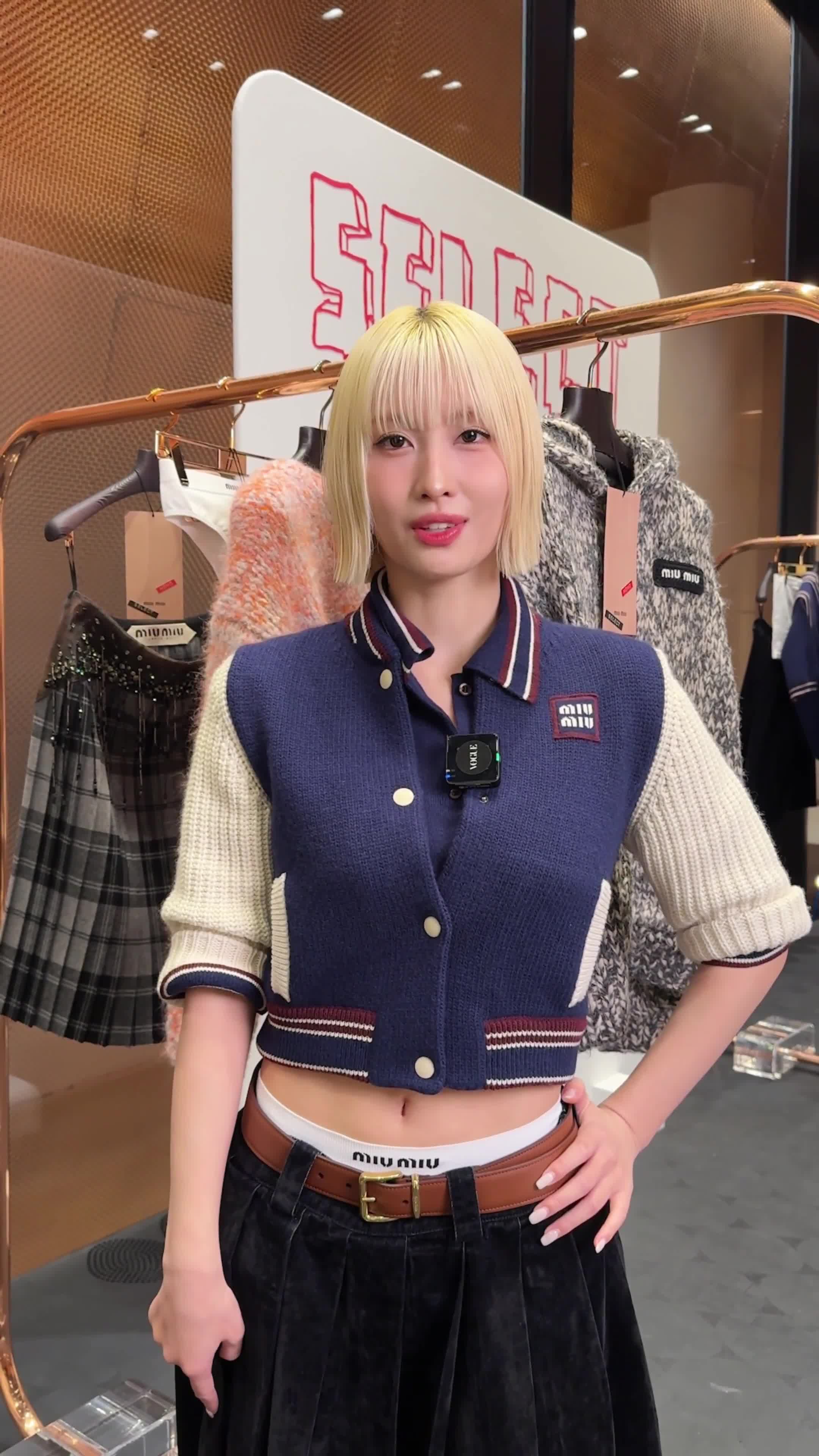 ホリデーギフト探しはTWICEのMOMOにお任せ！「MIU MIU SELECT by MOMO